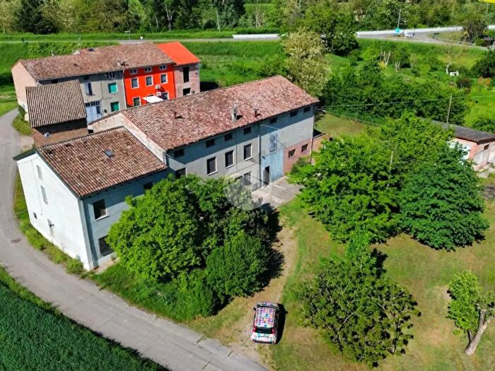 Casa con 5 locali in vendita in Frazione Trai, Colorno