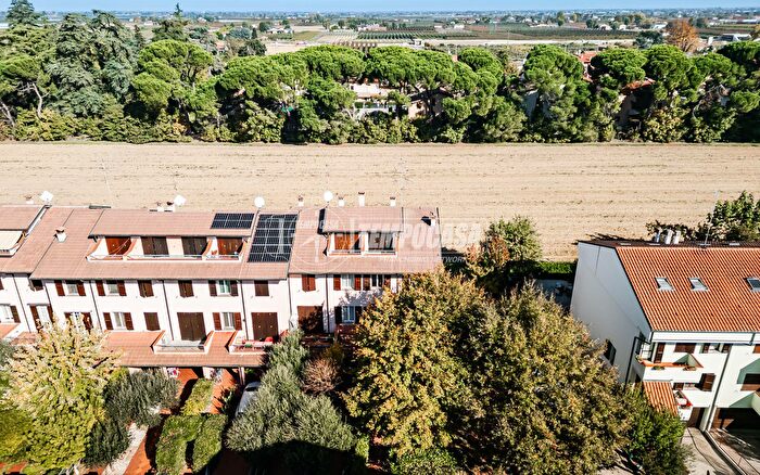 Casa con 5 locali in vendita in Via Salvador Allende, Castel Bolognese