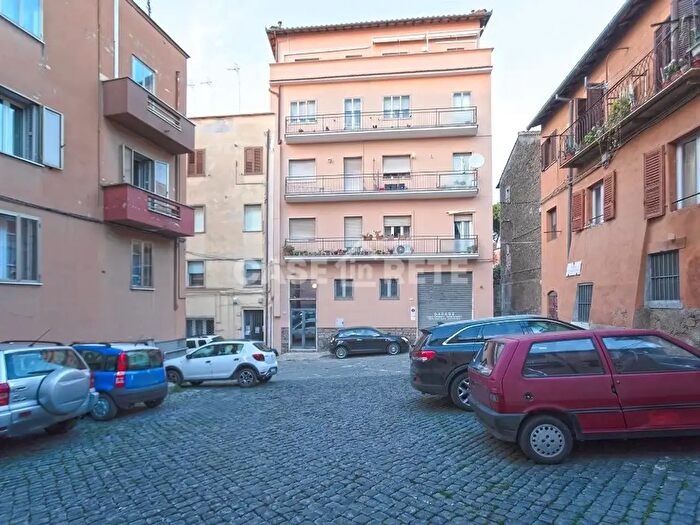 Appartamento quadrilocale in vendita in Via Teatro Nuovo, Viterbo