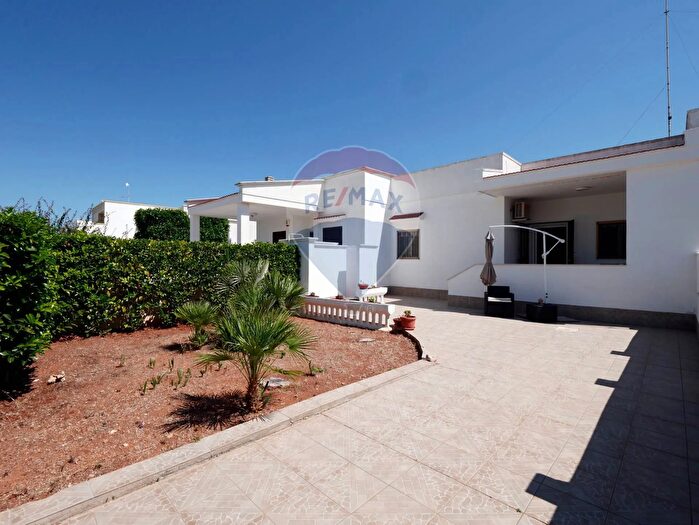 Casa trilocale in vendita in Via Lisbona, Carovigno