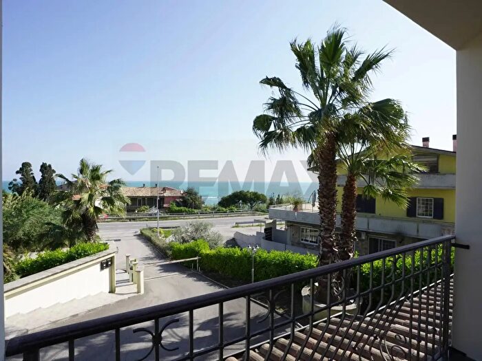 Appartamento trilocale in vendita in Via Adriatica Nord, San Vito Chietino