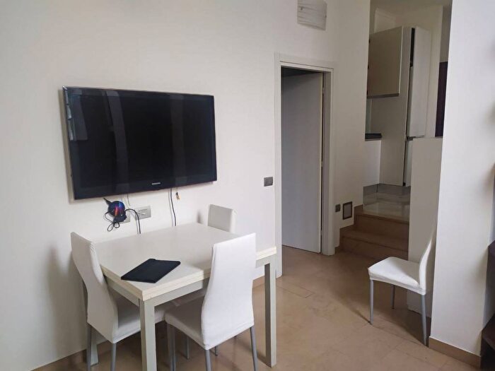 Appartamento trilocale in affitto in Via San Barnaba, Guastalla, Milano