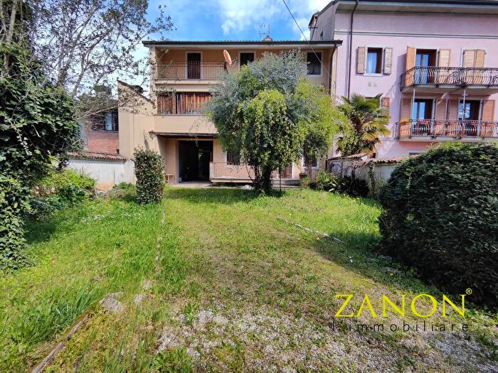 Casa con 7 locali in vendita in Viale XX Settembre, Gorizia