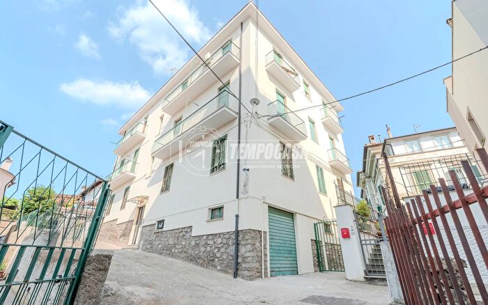 Appartamento quadrilocale in vendita in Via Pieve di Cadore, Viterbo