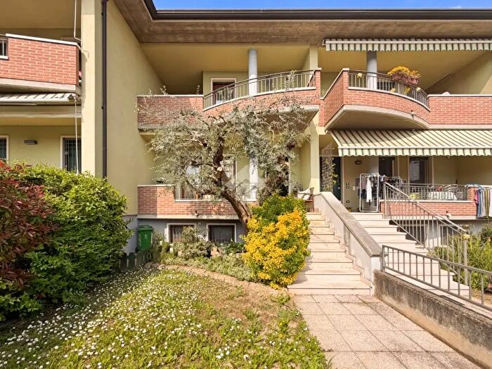 Casa con 5 locali in vendita in Via Brigata Paracadutisti Folgore, Ronco AllAdige