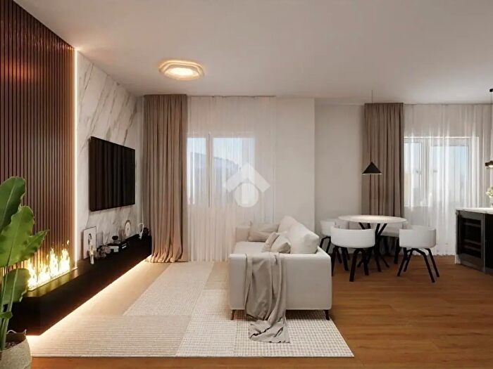 Appartamento trilocale in vendita in Via dei Feltreschi, Roma