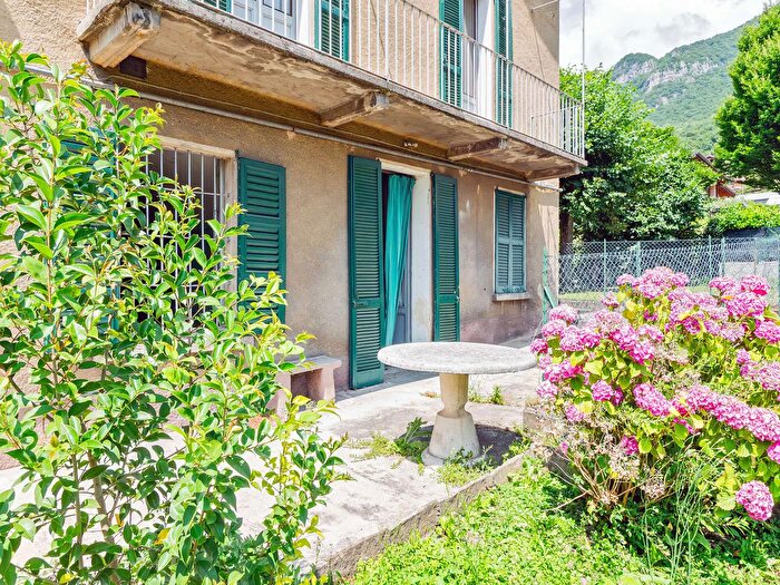 Casa con 6 locali in vendita in Via Michelangelo, Lecco