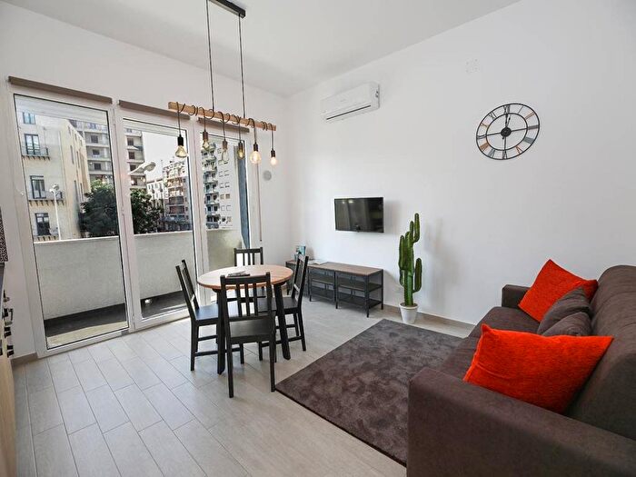 Appartamento bilocale in affitto in Via Francesco Crispi, Porto, Palermo