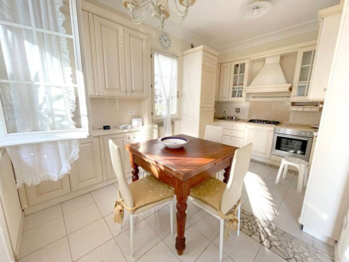 Casa trilocale in affitto in Viale San Martino, Abissinia, Riccione