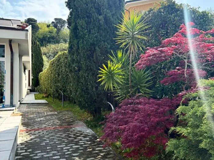 Casa con 10 locali in vendita in Massarosa