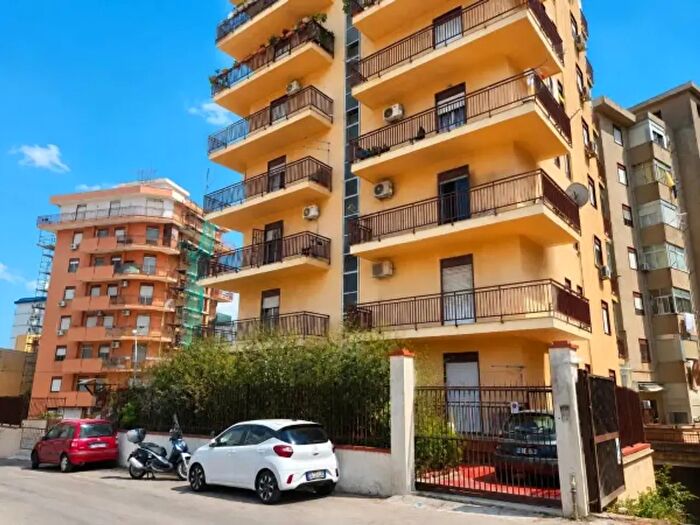 Appartamento con 5 locali in vendita in Via Crocifisso a Pietratagliata, Palermo