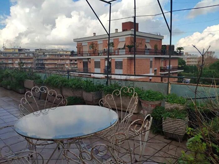 Casa con 5 locali in affitto in Via di Val Tellina, Colli Portuensi Casaletto, Roma