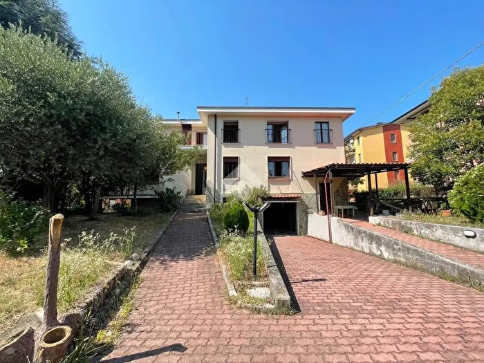 Casa con 8 locali in vendita in Via Garibaldi, Paderno D'Adda