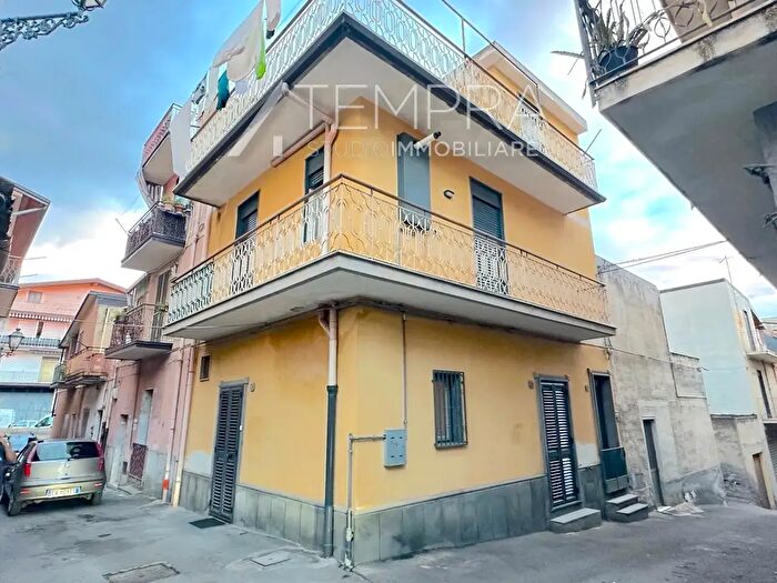Casa con 5 locali in vendita in Via Narciso, Adrano