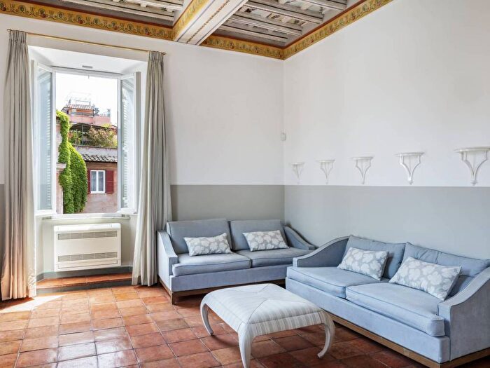 Appartamento trilocale in affitto in Piazza in Piscinula, Trastevere, Roma