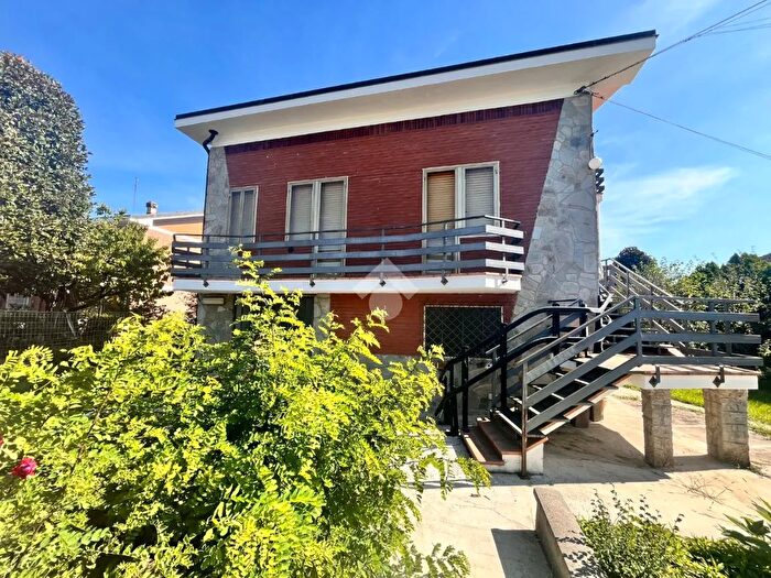 Casa con 6 locali in vendita in Via Moncenisio, Bruino