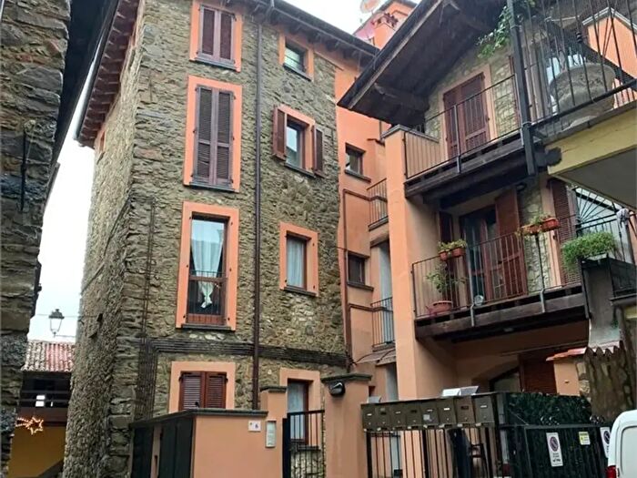Appartamento bilocale in vendita in Vicolo Aosta, Colle Brianza