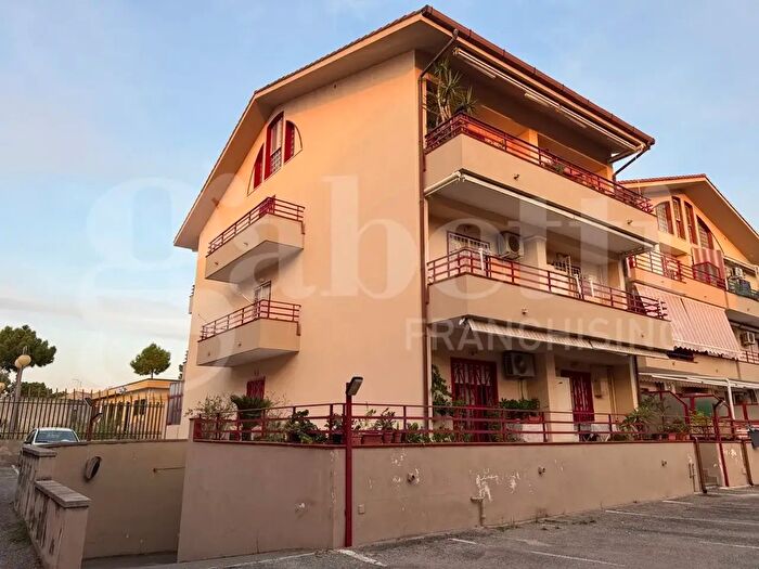 Appartamento quadrilocale in vendita in Via Madonna del Tinari, Villafranca Tirrena