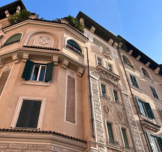 Appartamento con 5 locali in vendita in Piazza Tuscolo, Roma