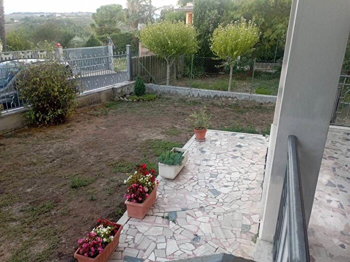 Appartamento con 5 locali in affitto in Ponte Vomano, Teramo