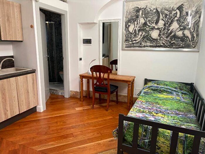 Appartamento monolocale in affitto in Via Quadronno, Quadronno Crocetta, Milano