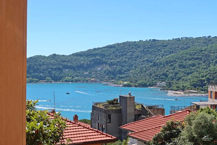 Appartamento quadrilocale in vendita in Portovenere