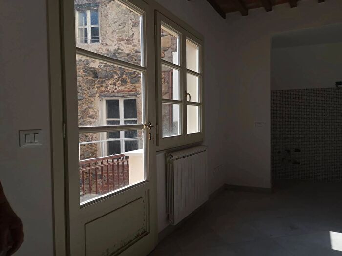 Casa con 7 locali in vendita in Via Piavola, Buti