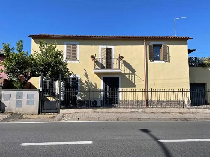 Appartamento trilocale in vendita in Strada Provinciale Claudia Braccianese, Bracciano