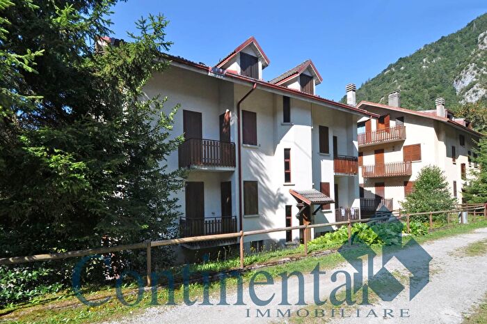 Appartamento trilocale in vendita in Via Pegros, Piazzatorre