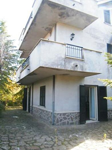 Casa con 6 locali in vendita in Via Serra Comune, Alatri