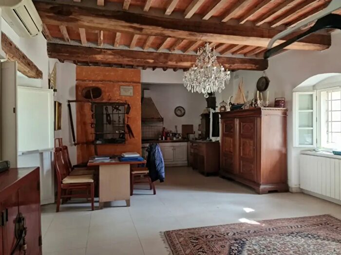 Casa con 5 locali in vendita in Montignoso