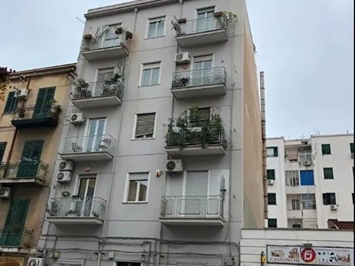 Appartamento quadrilocale in vendita in Via La Marmora, Palermo