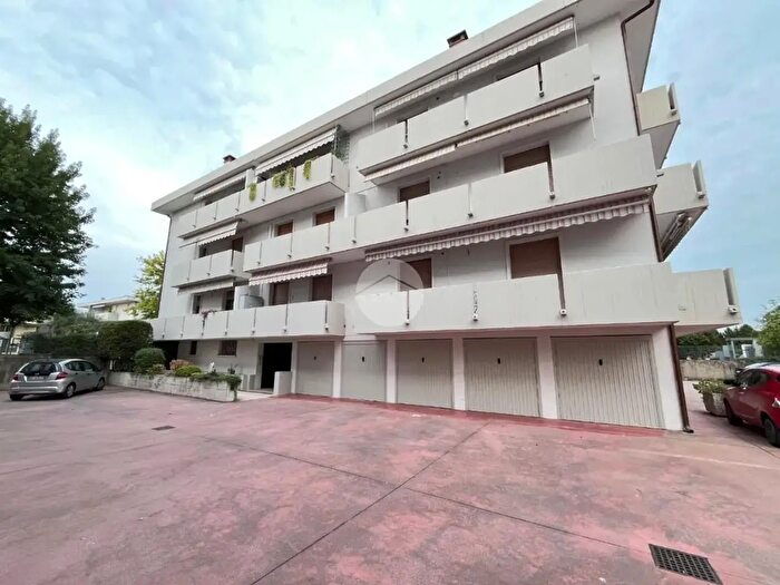 Appartamento trilocale in vendita in Via Verona, Albignasego