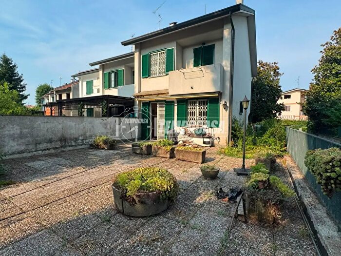 Casa quadrilocale in vendita in Via F Brunelleschi, Biassono