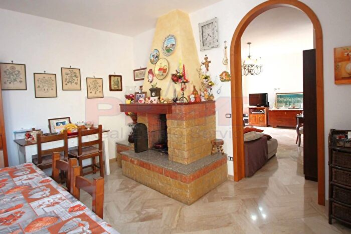 Casa con 9 locali in vendita in Via Agostino Depretis Tuglie, Tuglie