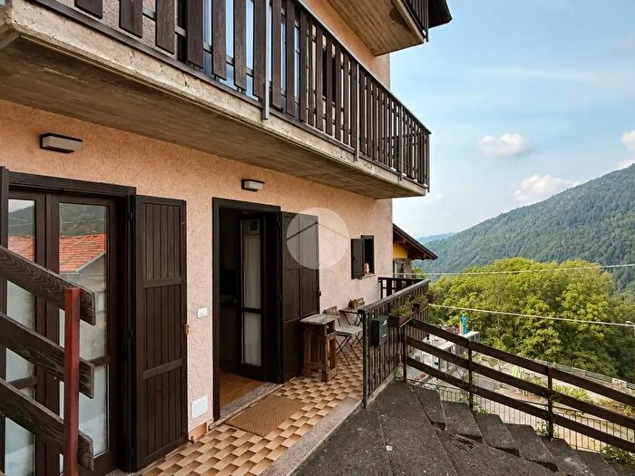 Appartamento trilocale in vendita in Via S Nazzaro, Lozio