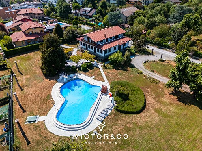 Casa con 7 locali in vendita in Via Don Nazzaro Villa Snc, Capriate San Gervasio