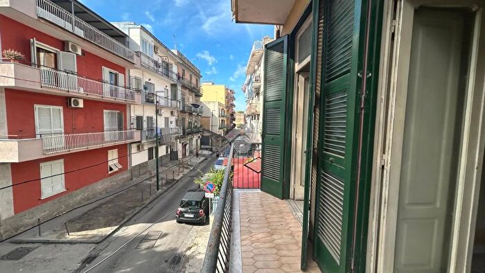 Appartamento trilocale in vendita in Via Cupa San Pietro, Napoli