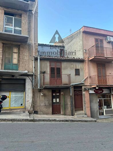 Casa trilocale in vendita in Via Roma, Caccamo