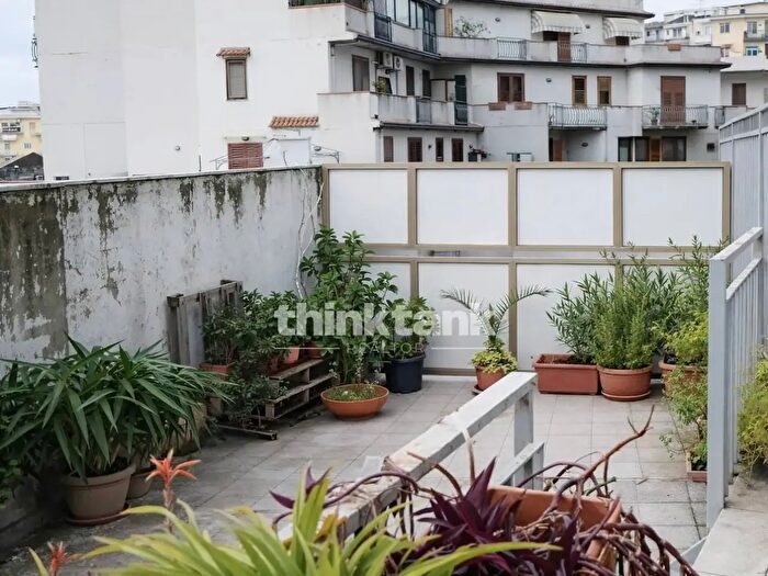 Appartamento trilocale in vendita in Via Savoia, Catania