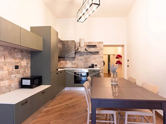 Appartamento trilocale in vendita in Via Rua Catalana, Napoli