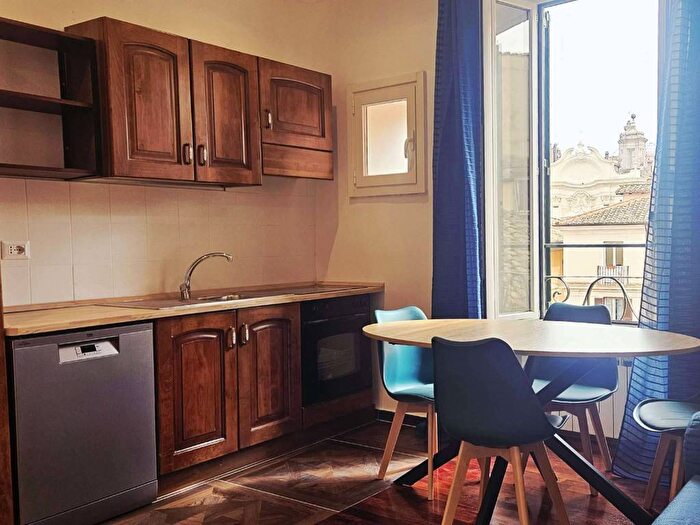 Appartamento bilocale in affitto in piazza Rondanini, Pantheon, Roma