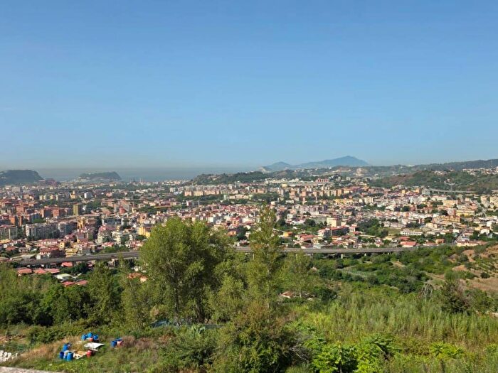 Appartamento con 5 locali in affitto in Via Camaldolilli, Pigna Omodeo, Napoli