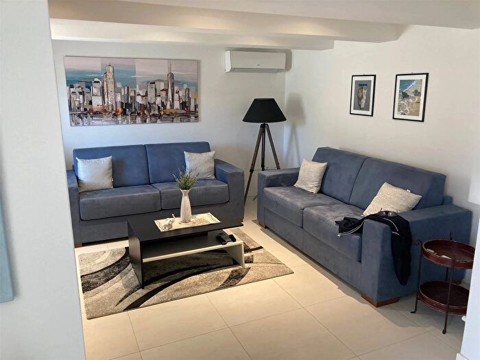 Casa con 7 locali in vendita in Fano