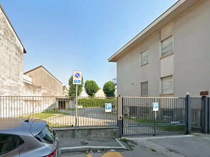 Appartamento trilocale in affitto in Via G Mameli, Somma Lombardo
