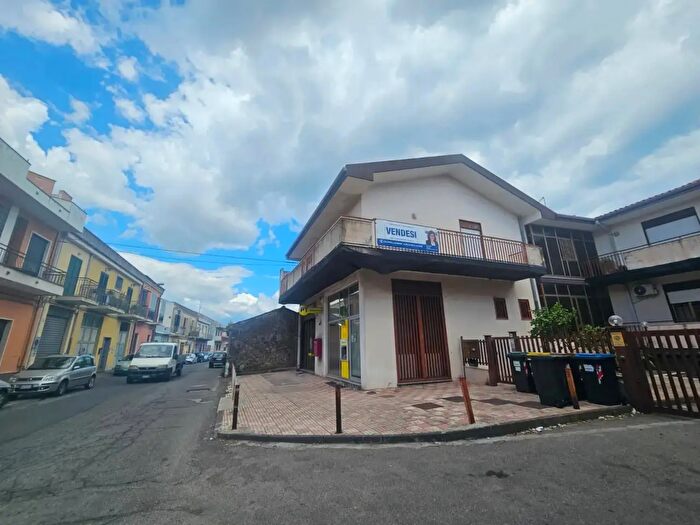 Appartamento con 5 locali in vendita in Viale delle Provincie, Giarre