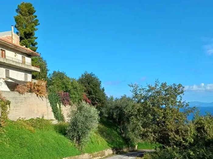 Casa con 6 locali in vendita in Strada Statale RandazzoCapo dOrlando, Capo DOrlando