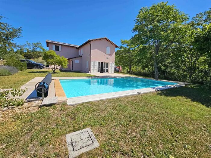 Casa con 7 locali in vendita in San Severino Marche