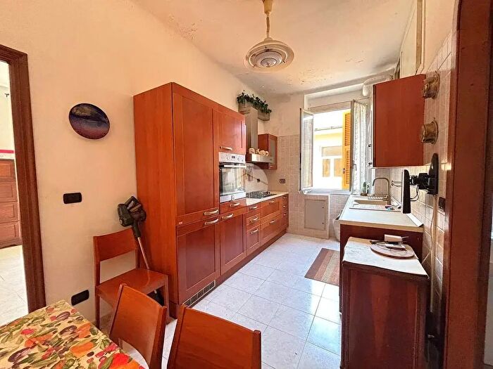 Appartamento trilocale in vendita in Via Donghi, Genova