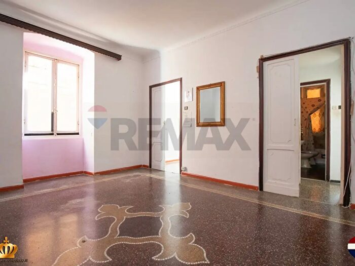 Appartamento con 6 locali in vendita in Via Leonardi Vittorio, Genova